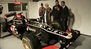 Ecco le prime foto ufficiali della Lotus E21 con i piloti e il direttore tecnino del Team F1