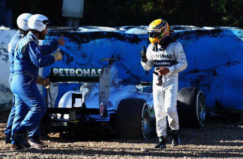 L'incidente che ha fermato Lewis Hamilton