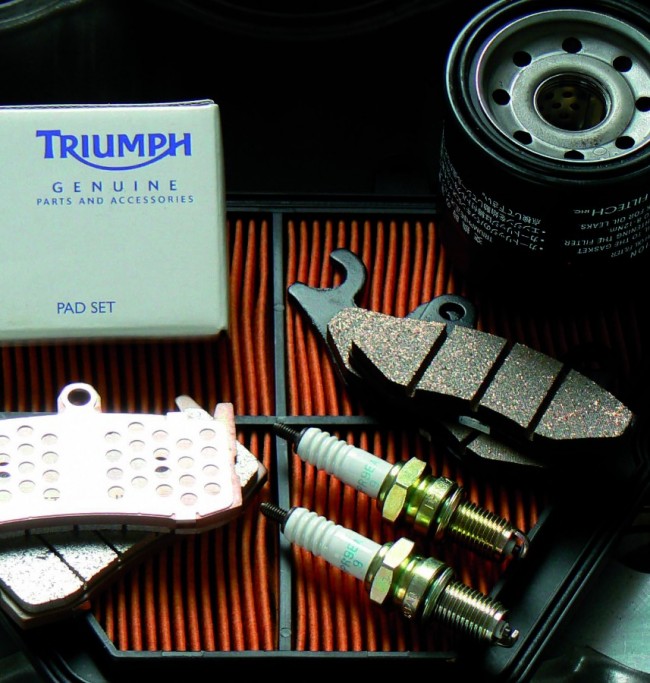 Un kit di ricambi della Triumph