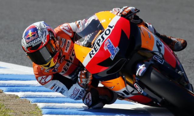 L'australiano Casey Stoner in sella alla Honda RC213V