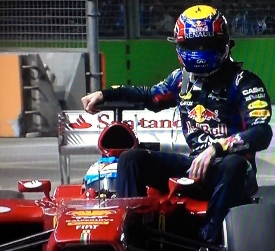 Alonso riporta Webber ai box