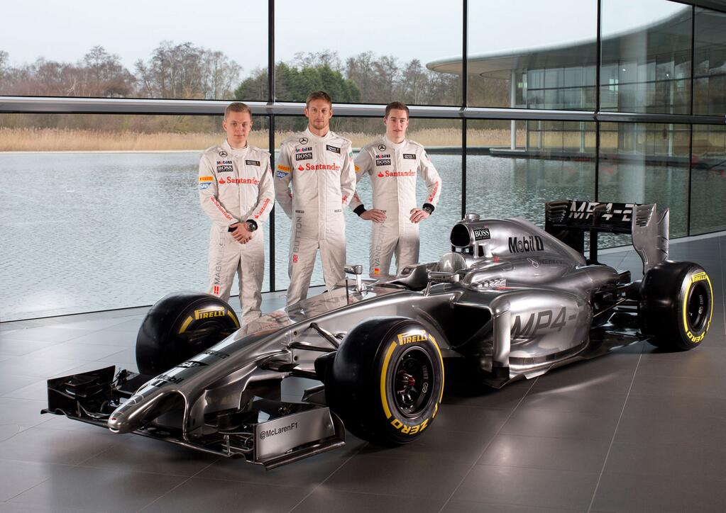 La nuova McLaren MP4-29 con i tre piloti