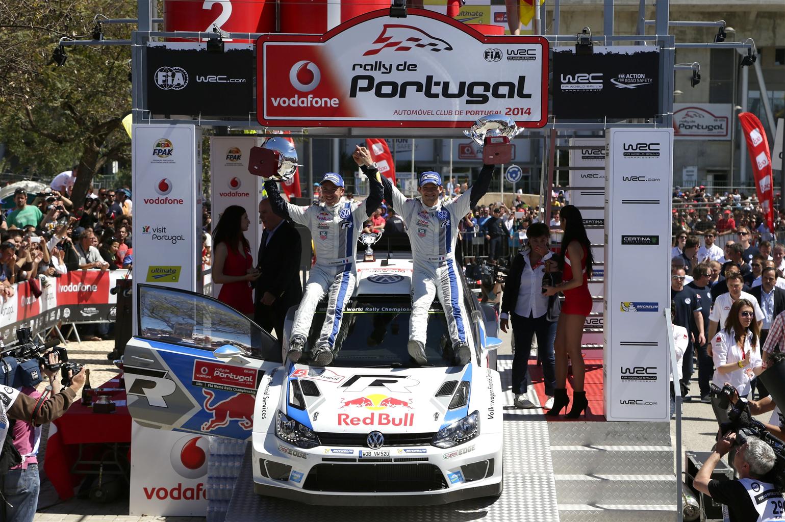 Ogier e Ingrassia festeggiano la vittoria nel Rally di Portogallo