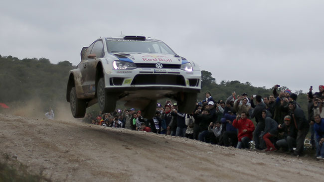 Il finlandese Jari-Matti Latvala al volante della sua Polo WRC