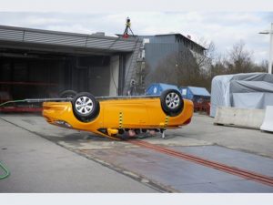 La Opel Cascada durante il ribaltamento