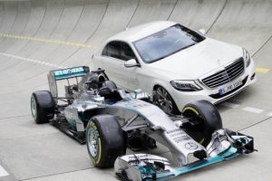 La nuova Mercedes C300 BlueTech Hybrid è stata presentata sull'anello di velocità del circuito di Monza