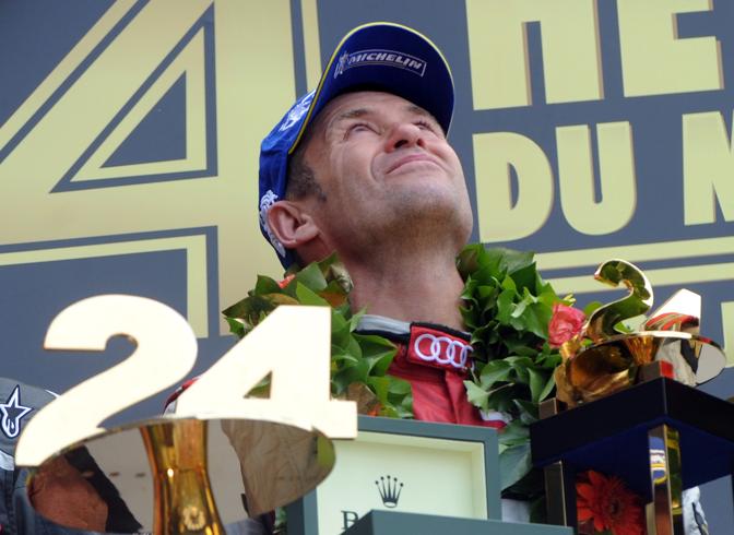 Tom Kristensen festeggia la vittoria nella 24 Ore di Le Mans del 2013