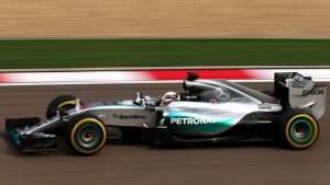 Hamilton al volante della sua Mercedes W06 Hybrid