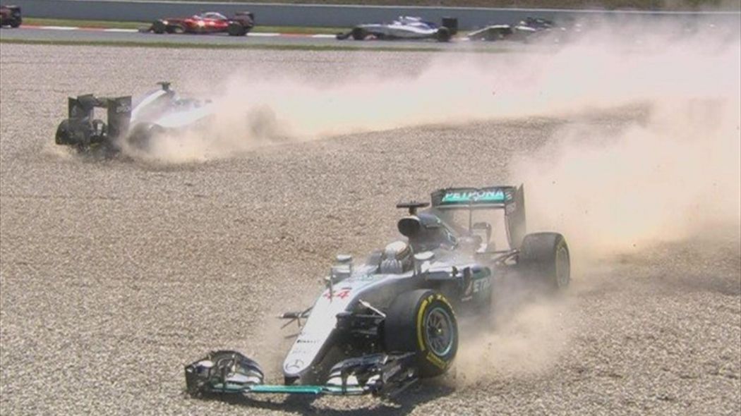 Hamilton e Rosberg nella ghiaia delle vie di fuga