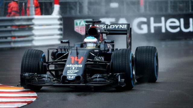 Alonso al volante della McLaren-Honda MP4-31