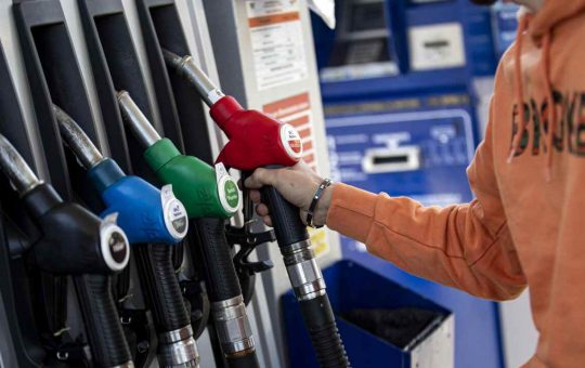 benzina-2022-aumento-rifornimento-tuttosuimotori.it