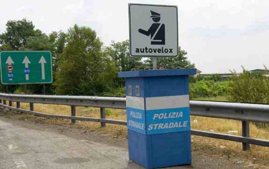 autovelox-blu-rilevamento-targhe-tuttosuimotori.it