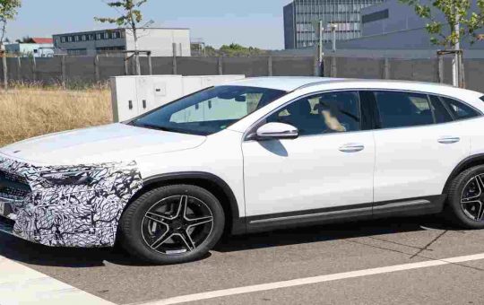 nuova mercedes GLA spy - tuttosuimotori.it