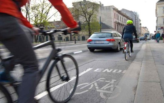 Le regole su strada per i ciclisti