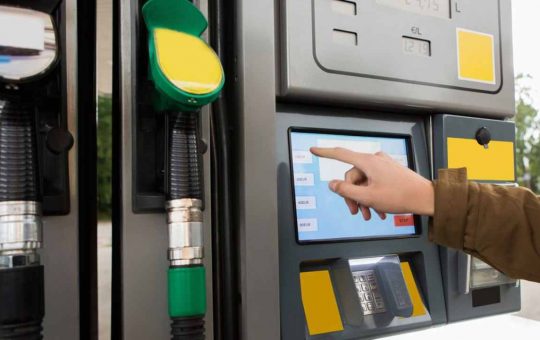 distributore-carburante-self-service-tuttosuimotori.it