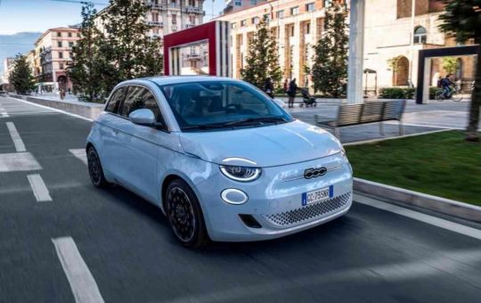 Fiat 500 elettrica, presunto problema alla batteria al litio