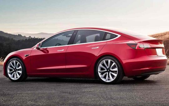 Tesla, un nuovo sorprendente taglio dei prezzi di listino, anche in Italia