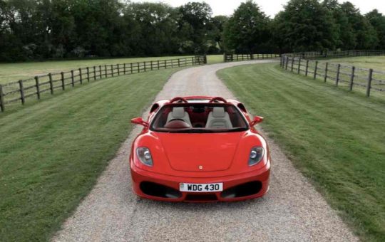 La Ferrari perfetta di Robbie Savage all'asta