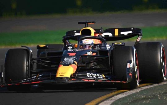 Max Verstappen sulla RedBull RB19