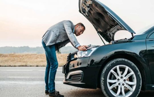 Avvertire rumori a bordo dell'auto