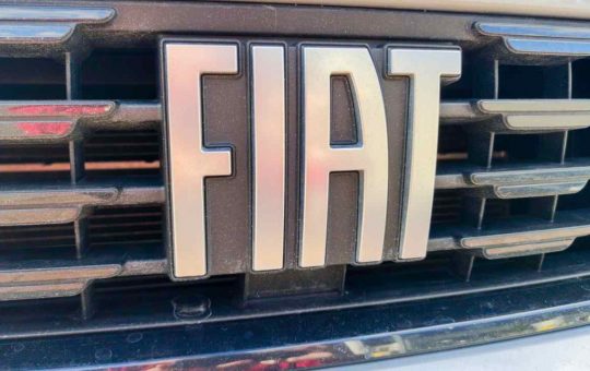 Logo Fiat su auto