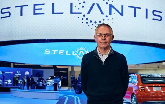 La strategia di Stellantis per battere Tesla