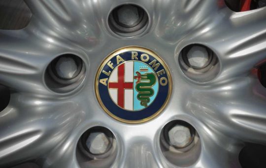 Logo Alfa Romeo su ruota