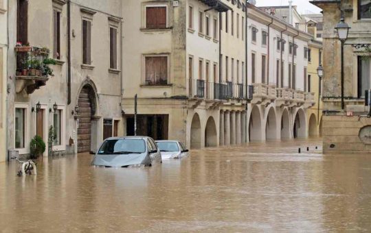 Auto vittime dell'alluvione