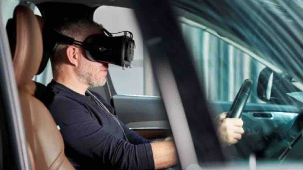 Guidare auto vera con realtà virtuale - Tuttosuimotori.it