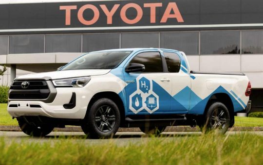 Hilux Fuel Cell di Toyota, il prototipo