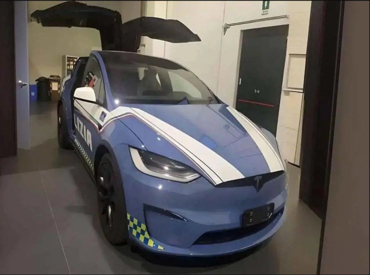 Tesla Model X per la Polizia