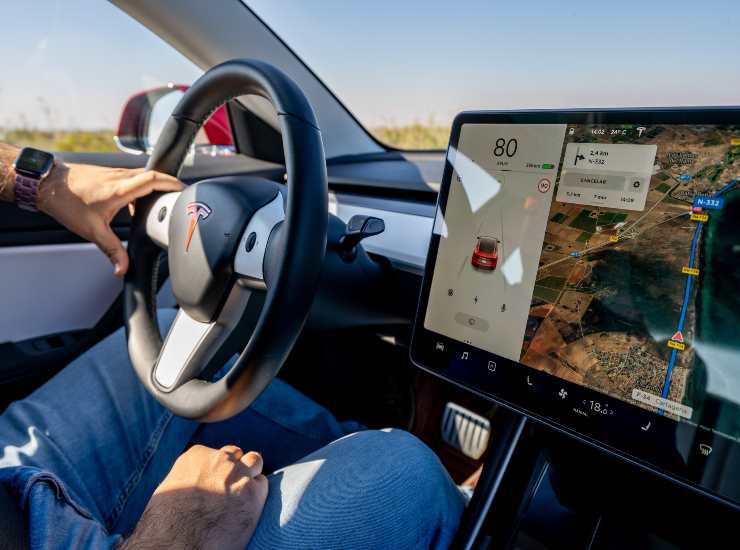 Alla guida di una Tesla