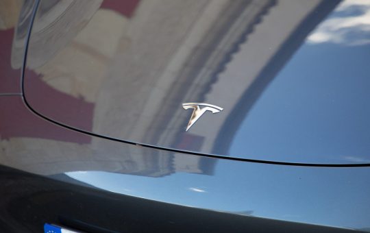 Badge Tesla