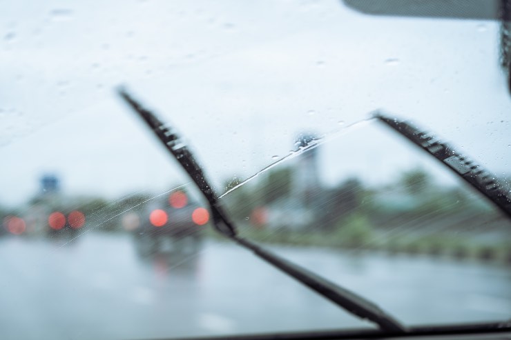 Guidare con la pioggia - tuttosuomotori.it