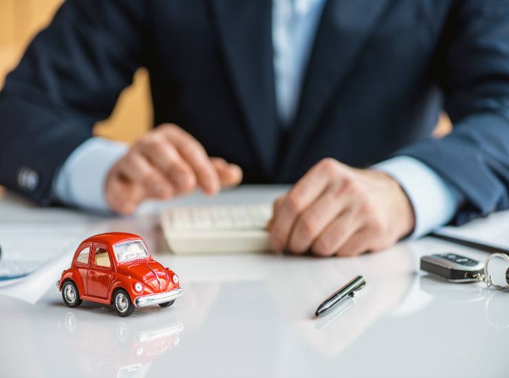 Legge e assicurazione auto