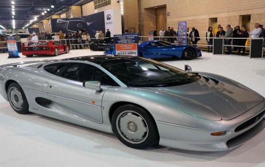 Jaguar XJ 220