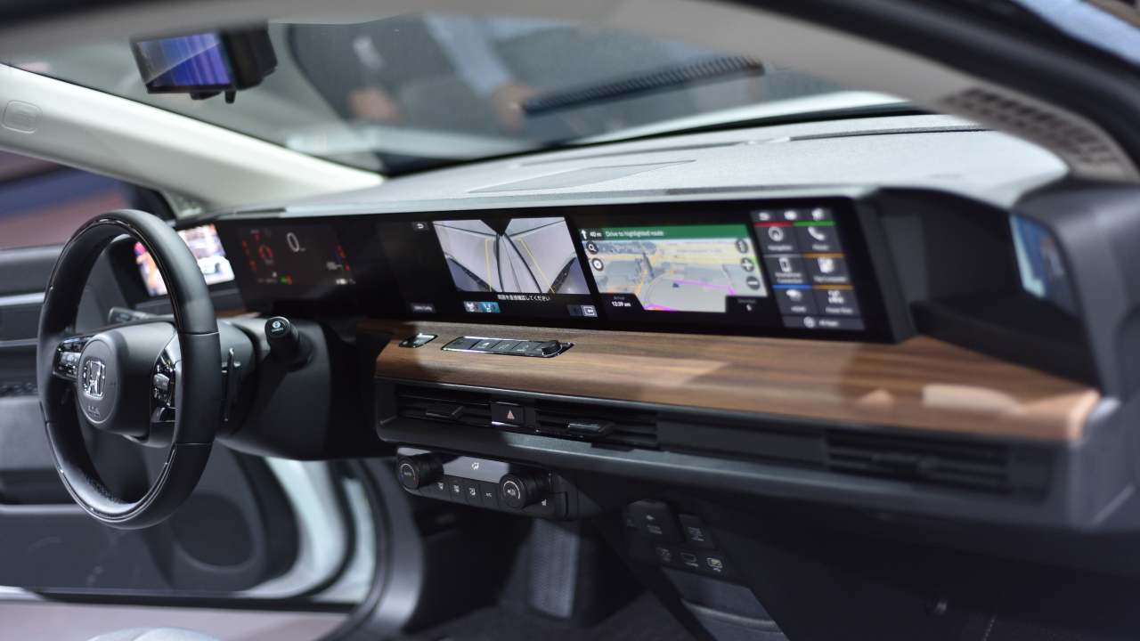 Display auto_ tecnologia a bordo