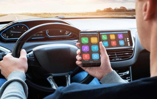 Utilizzo app e condivisione dati in auto