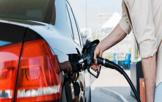 fare benzina low cost - depositphotos - tuttosuimotori.it