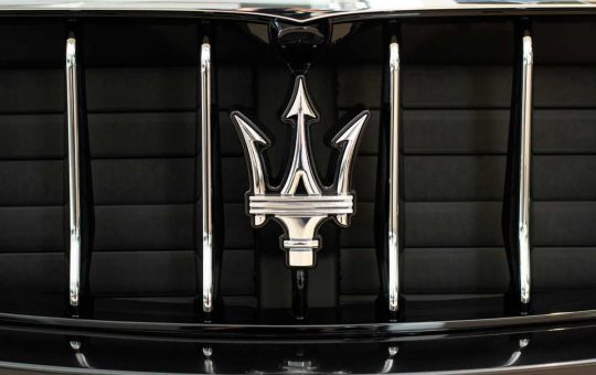 Logo Maserati: storia di un simbolo senza tempo