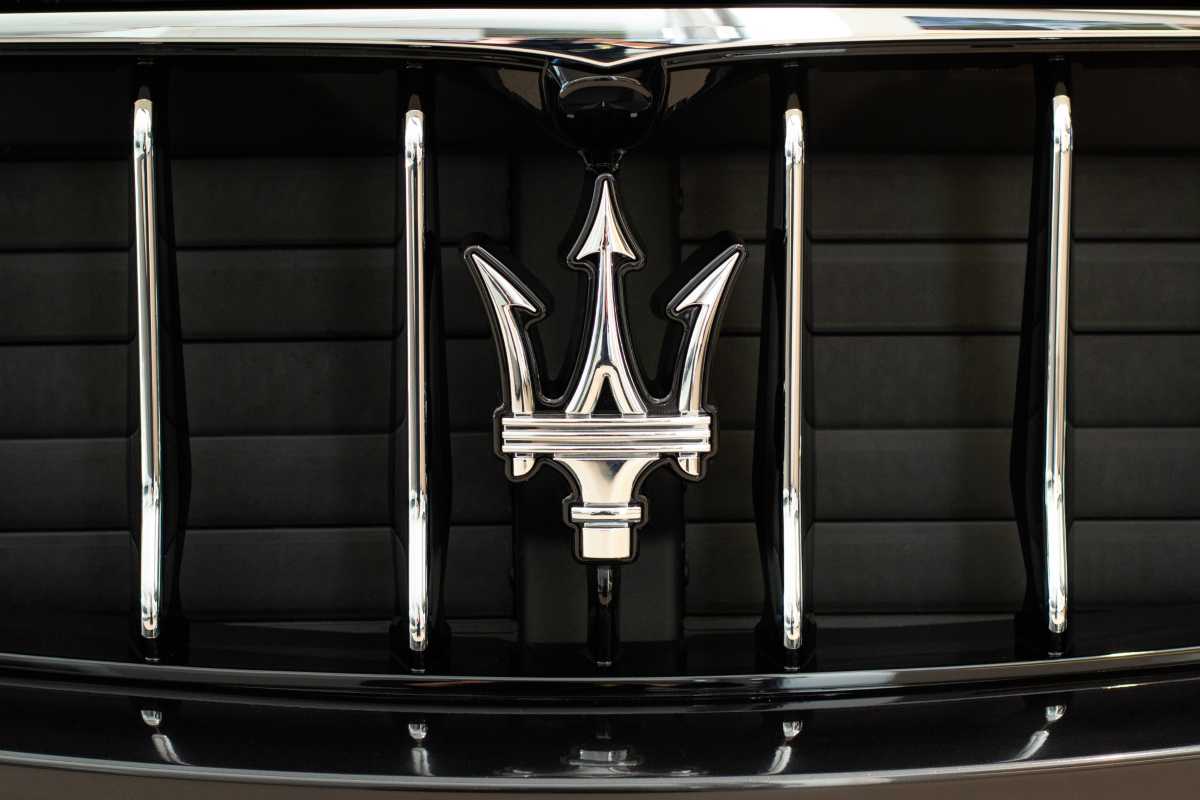 Logo Maserati: storia di un simbolo senza tempo