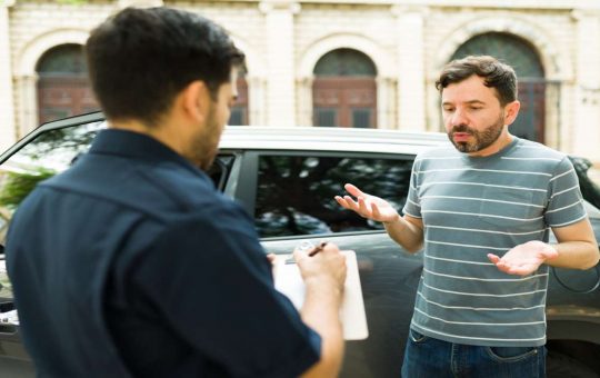 Notifica di multa all'automobilista