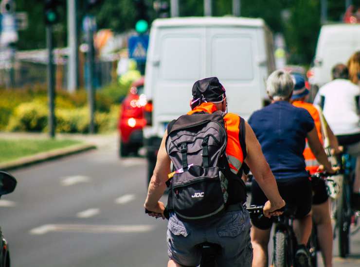 Biciclette nel traffico (Depositphotos)-tuttosuimotori.it