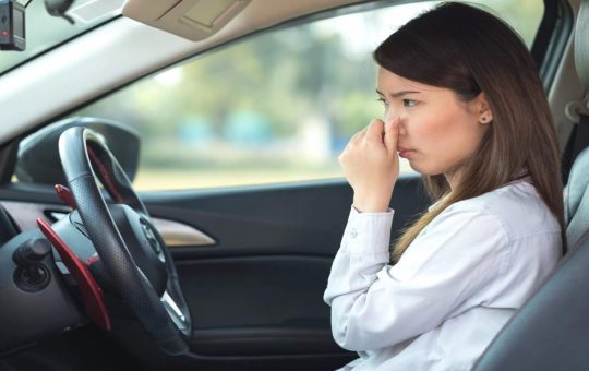 Cattivi odori in auto(Depositphotos)-tuttosuimotori.it