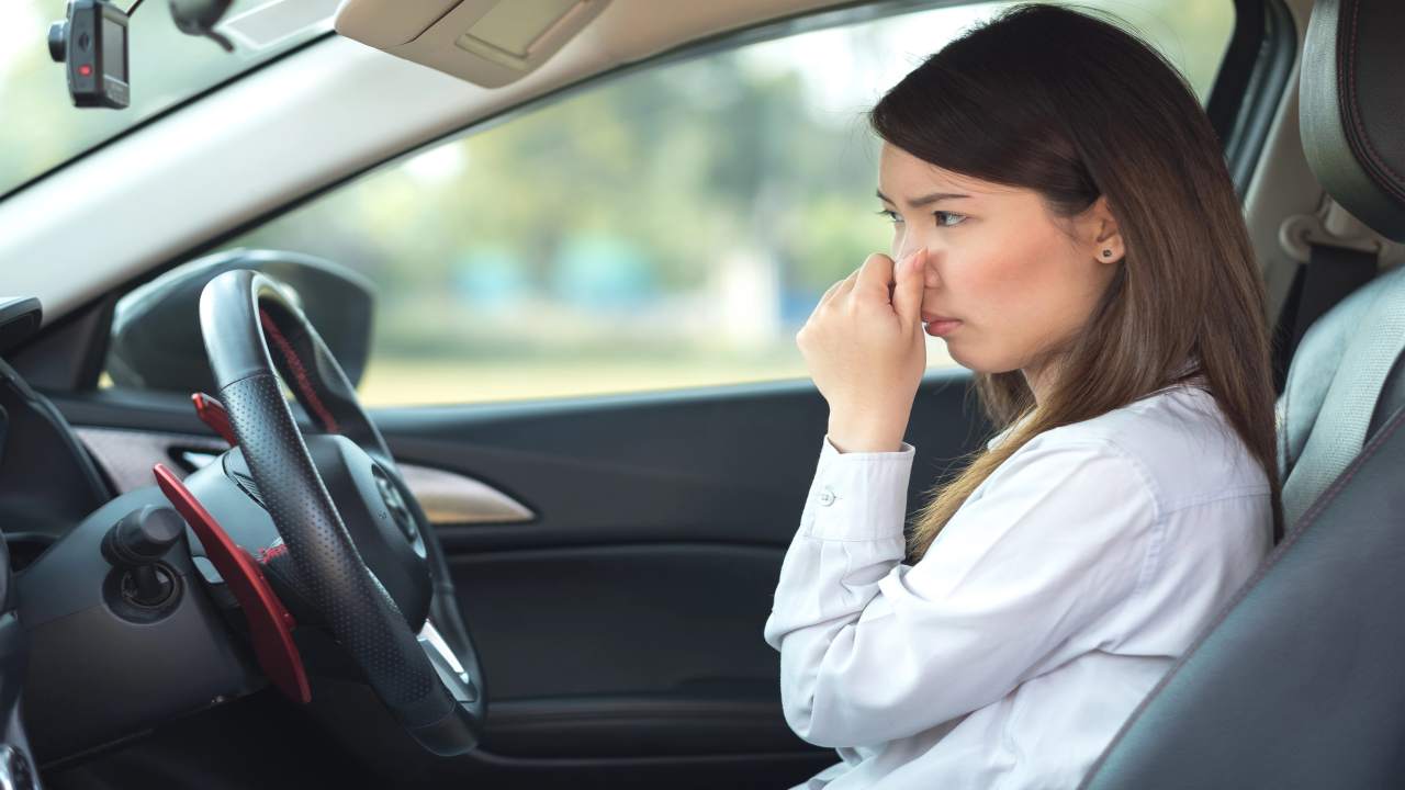 Cattivi odori in auto(Depositphotos)-tuttosuimotori.it