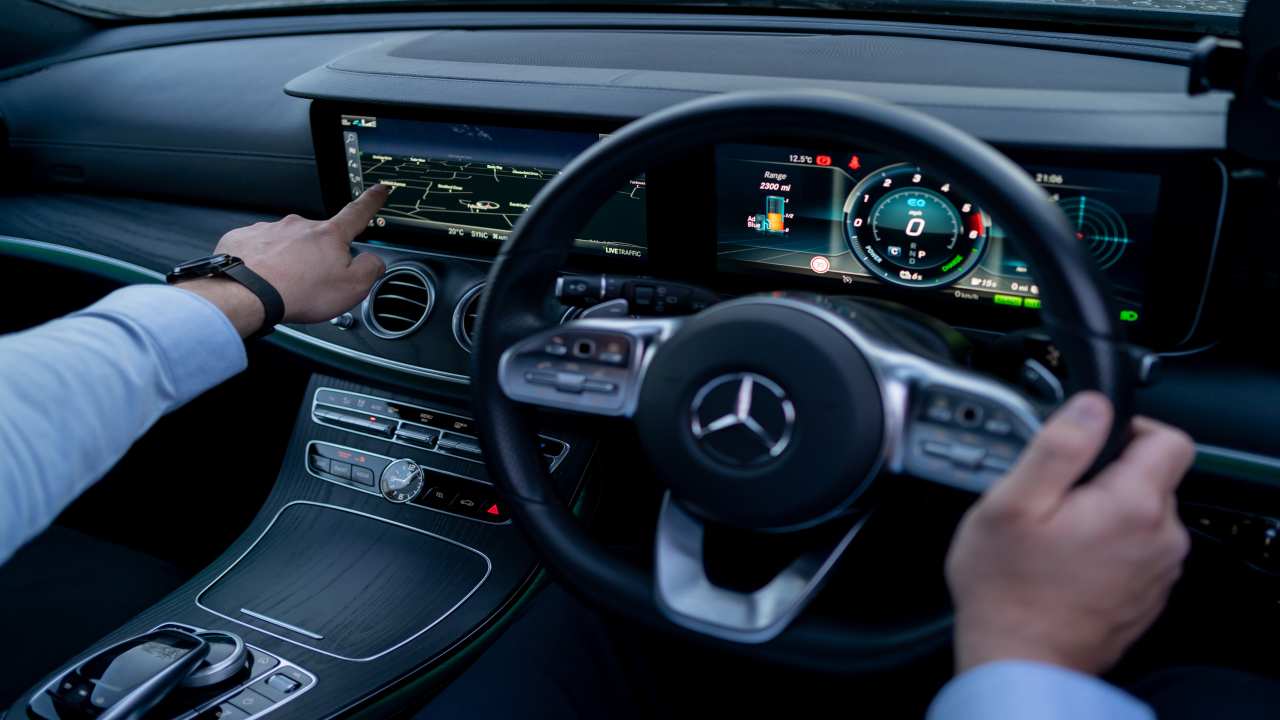 Mercedes E 300 DE Plug-in Hybrid interni(Depositphotos)-tuttosuimotori.it