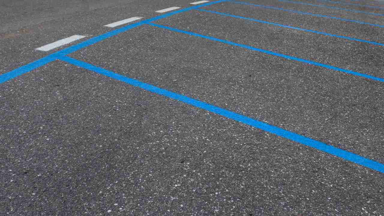 Strisce blu parcheggio