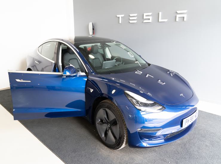 Tesla model 3(Depositphotos)-tuttosuimotori.it