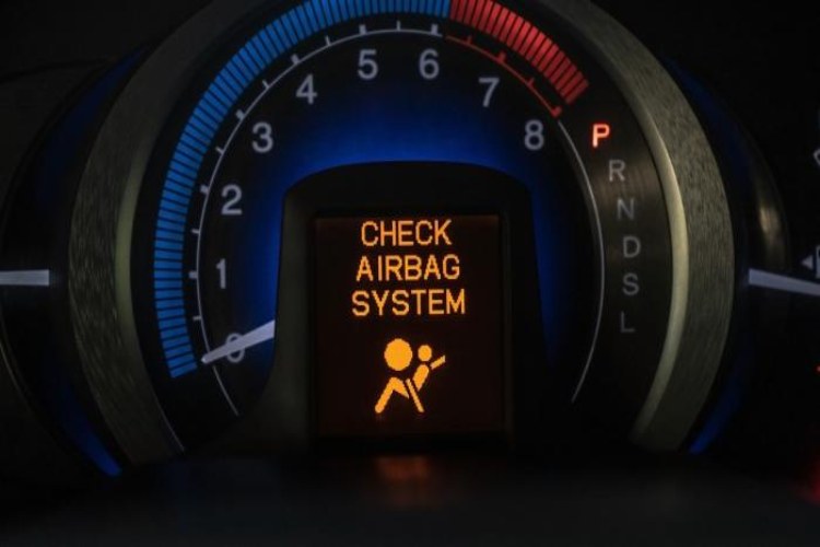 spia airbag - depositphotos - tuttosuimotori.it