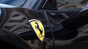 Ferrari nera logo